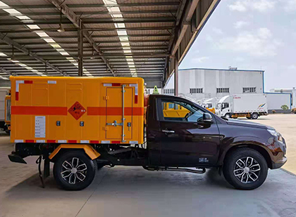 龙安爆破器材运输车